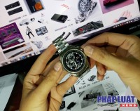 Đồng hồ ngụy trang ghi hình được rao bán trên mạng - Ảnh: T.T.D