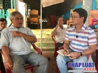 Ông Phan Văn Chất (chủ đại lý VLXD Bốn Chất, thị trấn Chư Sê) trao đổi với Phóng viên Pháp lý