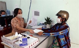 Chi trả kinh phí cho người thuộc diện được hỗ trợ.