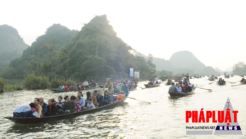 Lễ hội chùa Hương đã đón hàng trăm ngàn lượt du khách thập phương. Ảnh: Phạm Hùng
