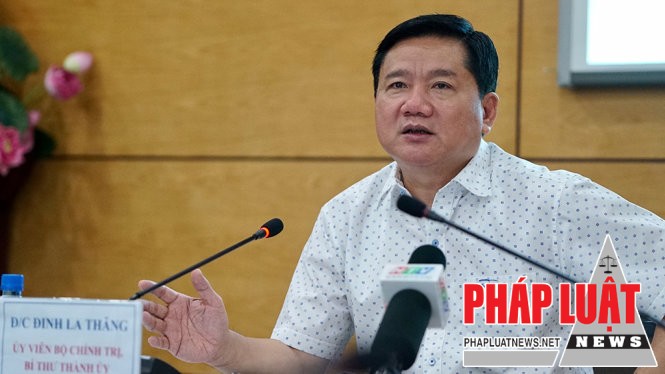 Bí thư Thành uỷ TP.HCM Đinh La Thăng nêu vấn đề tự chủ trong ngành giáo dục của thành phố để các sở ban liên quan của TP.HCM cùng gỡ vướng mắc - Ảnh: THUẬN THẮNG