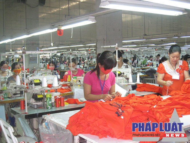 Nhiều doanh nghiệp kiến nghị không nên tăng lương tối thiểu năm 2018 ẢNH: THU HẰNG