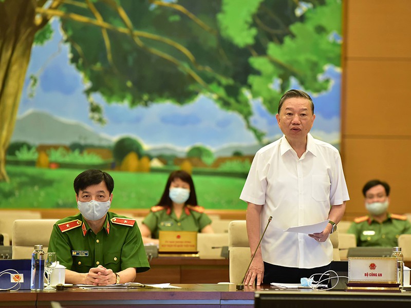 Bộ trưởng Tô Lâm phát biểu tại phiên họp Ủy ban Thường vụ Quốc hội sáng 10-8. Ảnh: HOÀNG HẢI