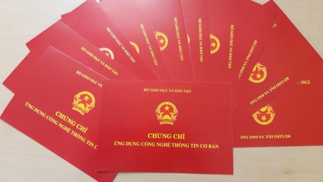 Viên chức nhiều ngành được bỏ chứng chỉ ngoại ngữ, tin học